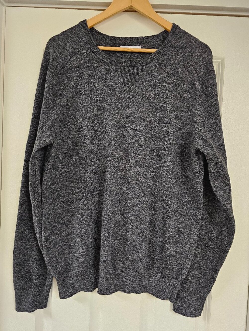 Crewneck sweater in Gray color, long sleeves, size XL